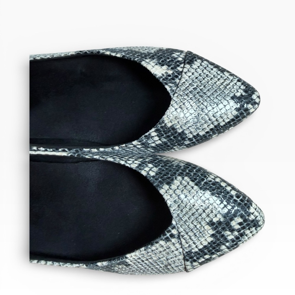 Vionic Women's Snakeskin Pattern Pointed Toe Flat… - image 5